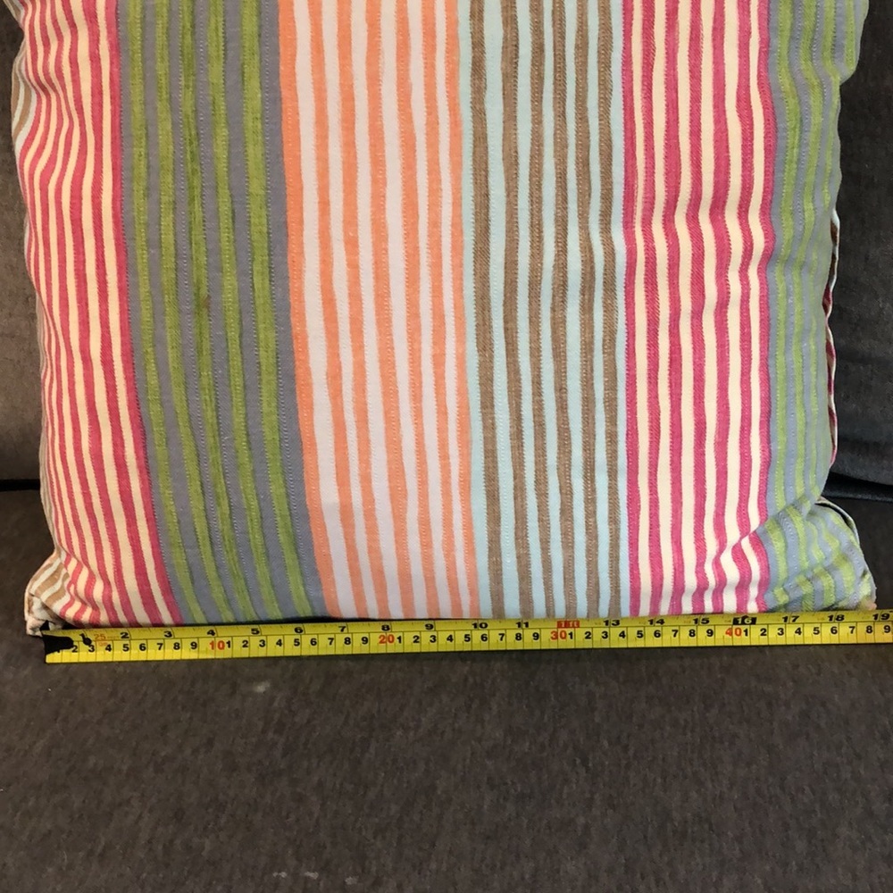 2 custom made 18-19 inch square pillows with removable down inserts - Picture 4 of 6